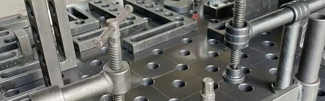 Meja las presisi Descapro di workshop profesional untuk pengelasan akurat